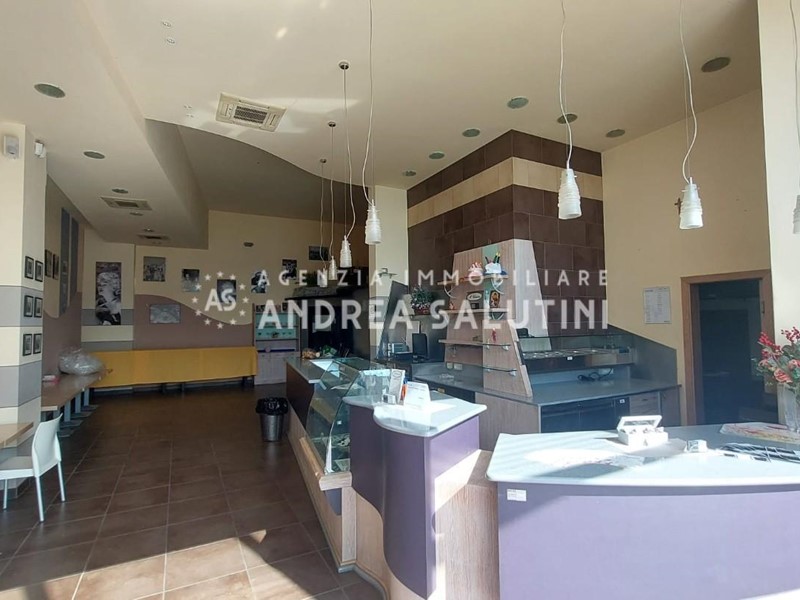 Immobile commerciale in Vendita a Pontedera, zona Il Chiesino, 239'000€, 140 m²
