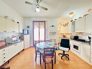 Appartamento in Vendita a Empoli, 225'000€, 110 m², con Box