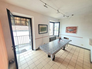Appartamento in Vendita a Lucca, zona Arancio, 230'000€, 186 m², arredato
