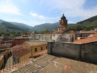 Appartamento in Vendita a Buti, 169'000€, 190 m², con Box