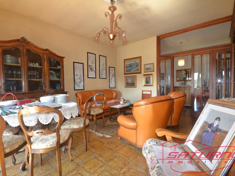 Villa in Vendita a Lucca, zona Santa Maria a Colle, 370'000&euro;, 300 m², con Box
