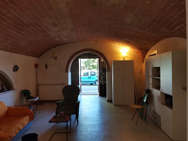 Magazzino in Vendita a Colle di Val D'Elsa, 65'000&euro;, 82 m²