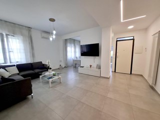 Quadrilocale in Vendita a Carrara, zona Marina di Carrara, 340'000€, 85 m², arredato