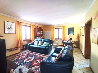Villa bifamiliare in Vendita a Castelnuovo di Garfagnana, 260'000&euro;, 258 m²
