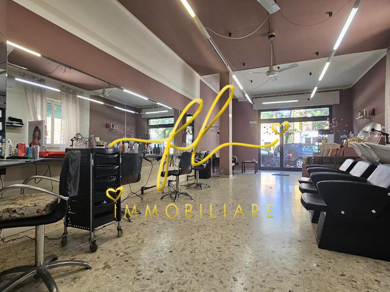 Attività commerciale in Vendita a Rosignano Marittimo, zona Rosignano Solvay, 15'000€, 68 m²