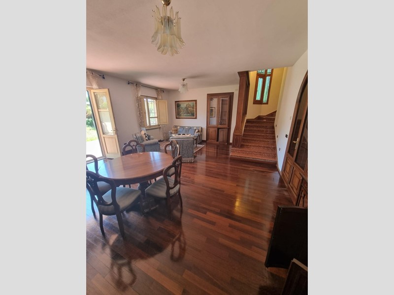 Villa in Vendita a Pisa, 1'300'000€, 500 m², con Box