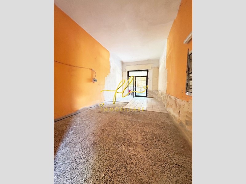 Immobile commerciale in Vendita a Rosignano Marittimo, zona Rosignano Solvay, 42'000€, 57 m²