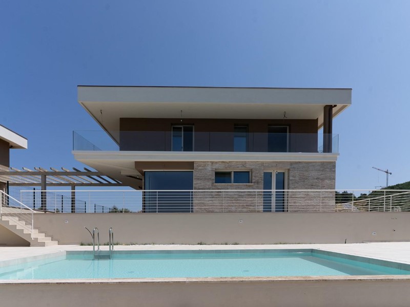 Villa in Vendita a Montelupo Fiorentino, 650'000€, 155 m², con Box