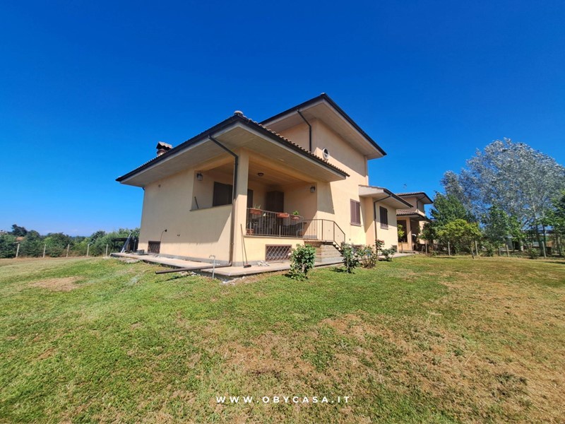 Casa Semi Indipendente in Vendita a Vejano, 221'000€, 300 m²