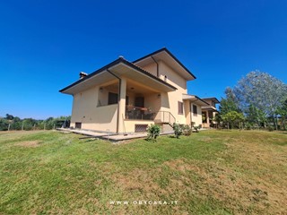 Casa Semi Indipendente in Vendita a Vejano, 221'000€, 300 m²