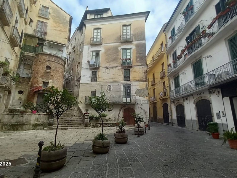 Appartamento in Vendita a Eboli, 125'000€, 248 m²