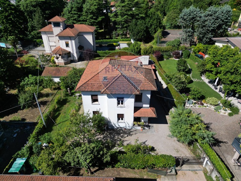 Casa Semi Indipendente in Vendita a Arcisate, 370'000€, 343 m²