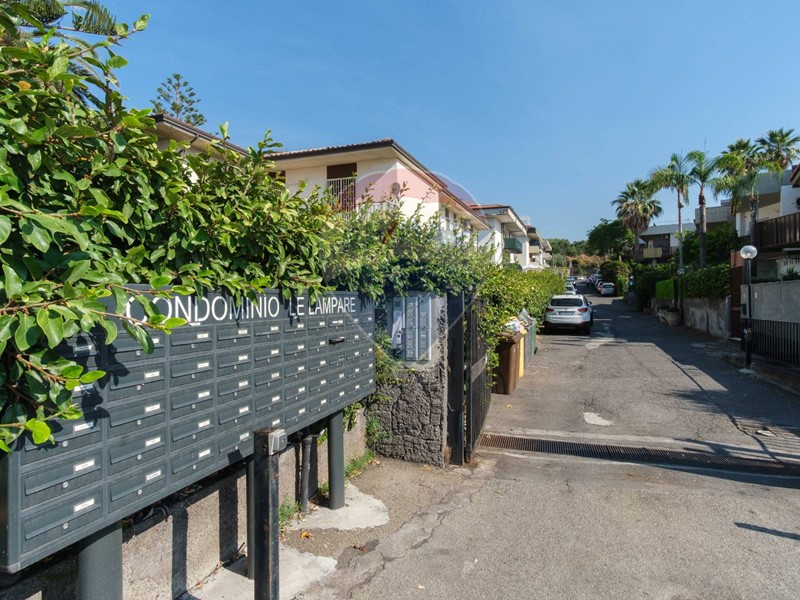 Immobile commerciale in Vendita a Aci Castello, 579'000€, 780 m²
