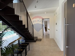 Villa in Vendita a Ponte nelle Alpi, 770'000€, 250 m²