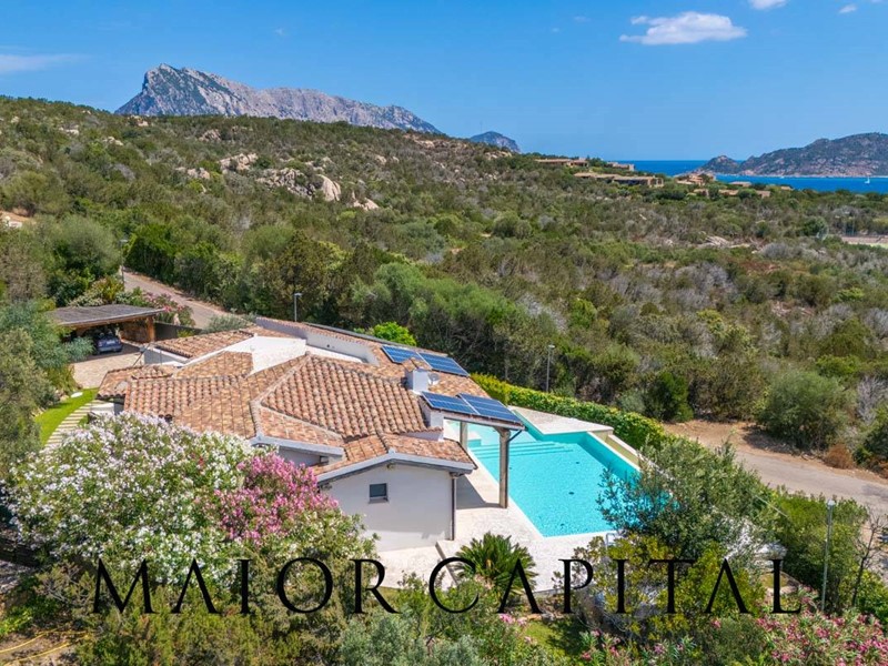 Villa in Vendita a San Teodoro, 1'980'000€, 280 m²