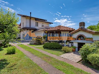 Villa in Vendita a Carnago, 338'000€, 213 m²
