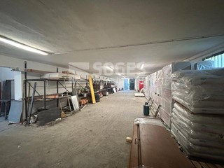 Immobile commerciale in Vendita a Figline e Incisa Valdarno, 130'000€, 231 m²