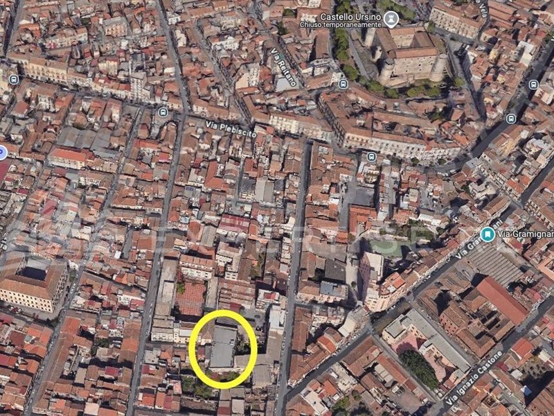 Capannone in Vendita a Catania, 510'000€, 1068 m²