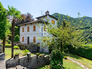 Villa in Vendita a Dizzasco, 980'000€, 550 m²