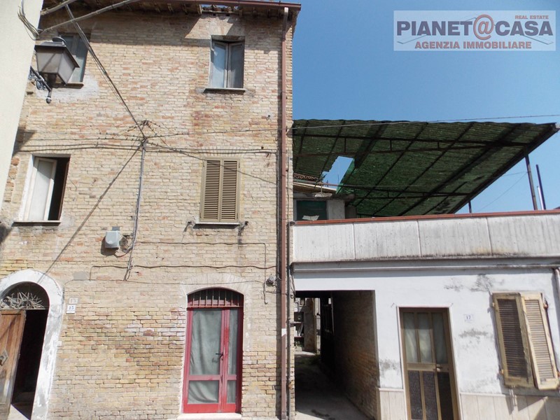 Casa Indipendente in Vendita a Spinetoli, 39'000€, 180 m²