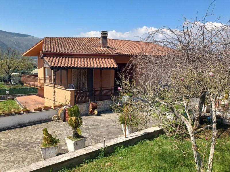 Villa in Vendita a Amaseno, 299'000€, 360 m²