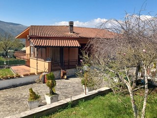 Villa in Vendita a Amaseno, 299'000€, 360 m²