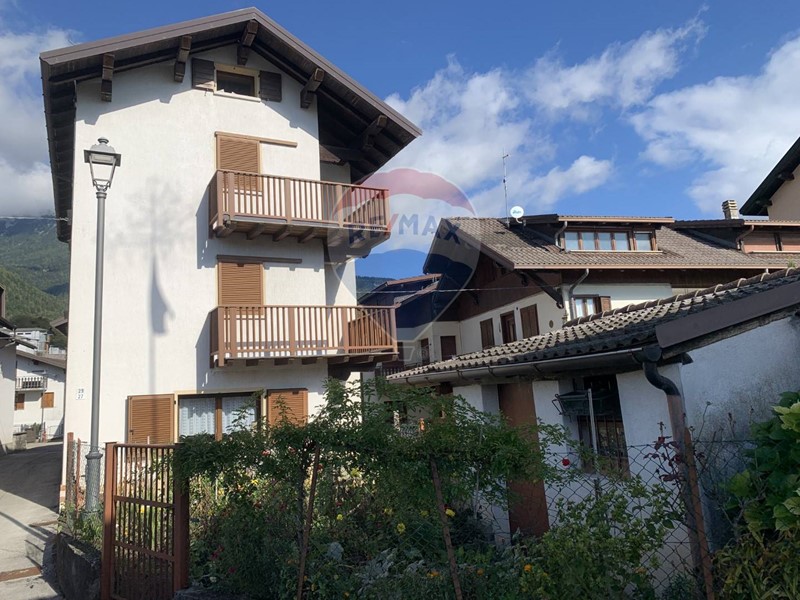 Casa Indipendente in Vendita a Lamon, 135'000€, 250 m²