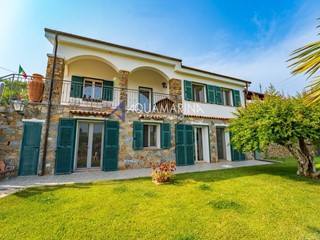 Villa in Vendita a Pompeiana, 649'000€, 160 m²