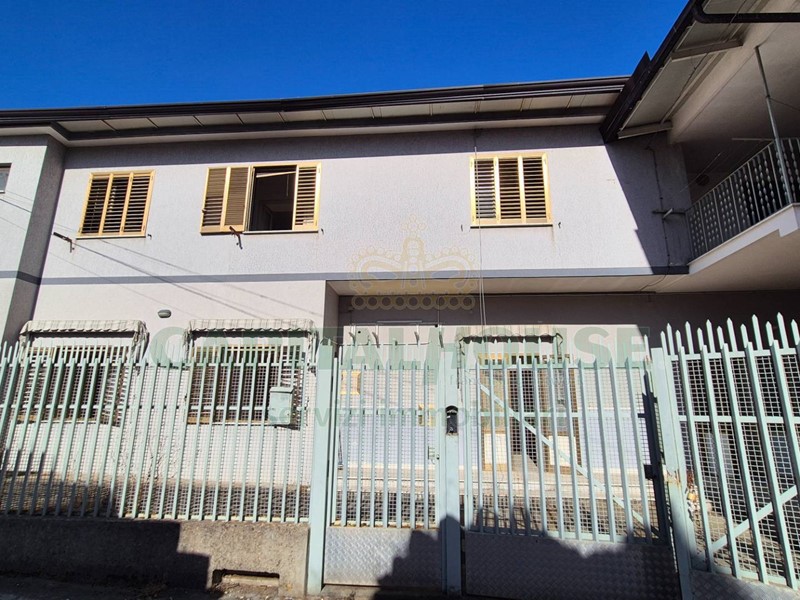 Casa Indipendente in Vendita a Macerata Campania, 115'000€, 210 m²