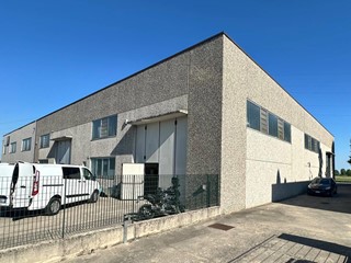 Capannone in Vendita a Castel Rozzone, 285'000€, 350 m²