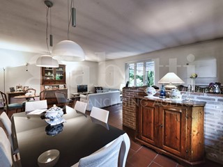 Villa in Vendita a Casatenovo, 800'000€, 350 m²