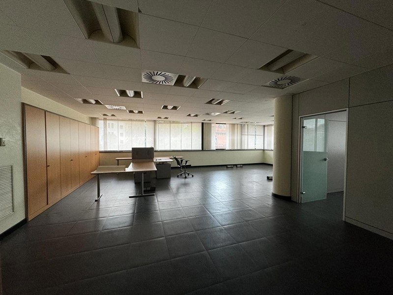 Ufficio in Vendita a Legnano, 555'000€, 316 m², arredato