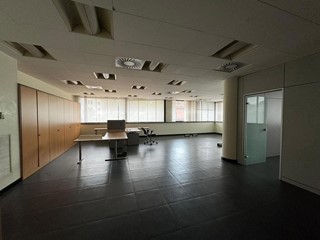 Ufficio in Vendita a Legnano, 555'000€, 316 m², arredato
