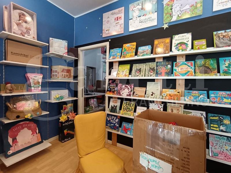 Negozio in Affitto a Siracusa, 1'000€, 87 m²