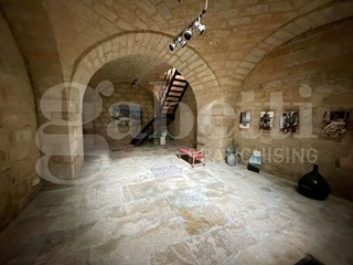 Negozio in Affitto a Barletta, 570€, 50 m², arredato