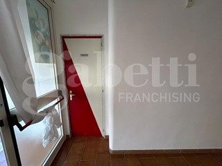 Magazzino in Vendita a Canosa di Puglia, 69'000€, 101 m²