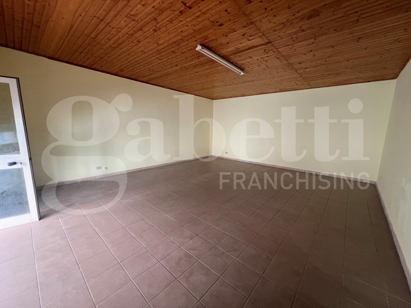 Ufficio in Affitto a Amantea, 350€, 50 m²