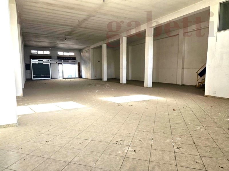 Negozio in Vendita a Copertino, 180'000€, 280 m²