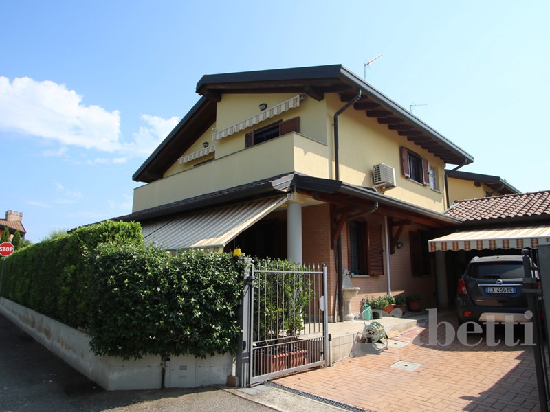 Villa bifamiliare in Vendita a Olgiate Olona, 440'000€, 200 m²