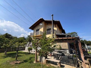 Villa in Vendita a Val della Torre, 399'000€, 270 m²