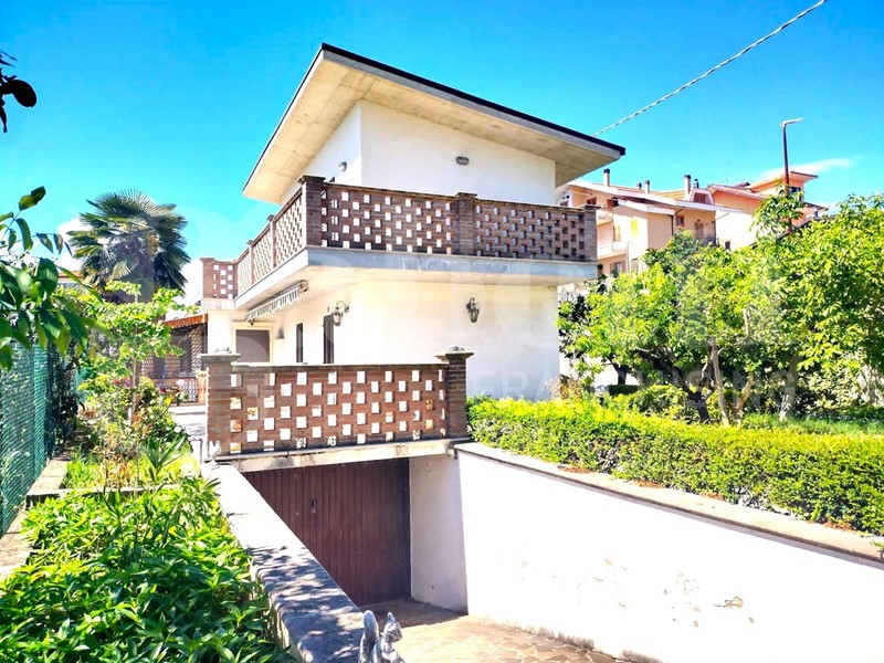 Villa in Vendita a Bucchianico, 220'000€, 190 m², arredato