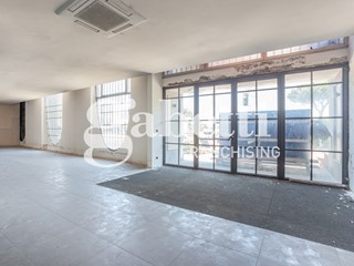 Capannone in Vendita a Mugnano di Napoli, 820'000€, 560 m²