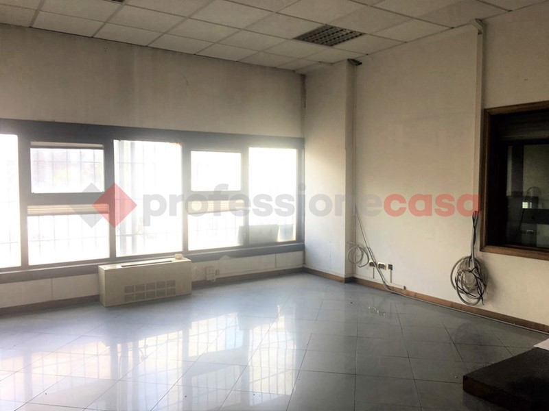 Laboratorio in Affitto a Arezzo, 5'000&euro;, 1300 m²