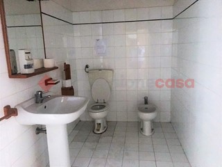 Laboratorio in Affitto a Arezzo, 5'000€, 1300 m²