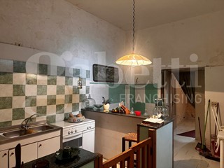 Casa Indipendente in Vendita a Cesinali, 85'000&euro;, 120 m²