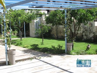 Casa Indipendente in Affitto a Ragusa, zona Marina Di Ragusa, 750€, 100 m², arredato