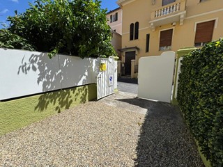 Casa Indipendente in Vendita a Sanremo, 250'000€, 35 m², arredato, con Box