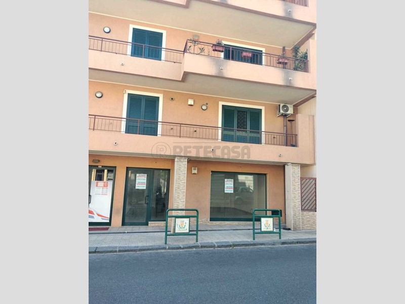 Immobile commerciale in Vendita a Messina, 100'000€, 70 m²
