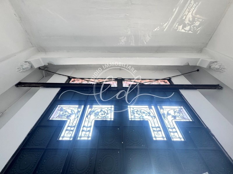 Capannone in Vendita a Pietrasanta, 2'000'000€, 180 m²