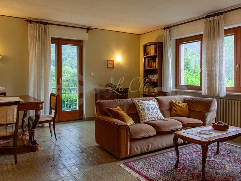 Villetta a schiera in Vendita a La Salle, zona Derby, 690'000&euro;, 247 m², con Box